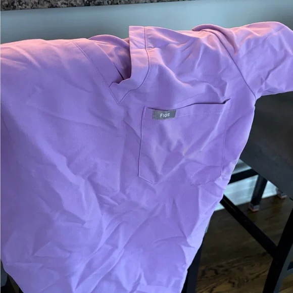 Figs Lavender Scrub Set with Mint Drawstrings - Picture 2 of 3